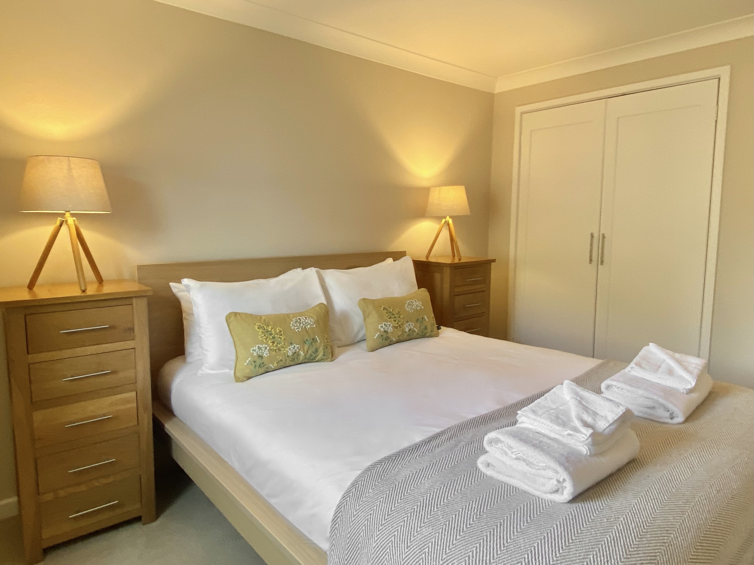 Market Rise - Superior - Bedroom (1)
