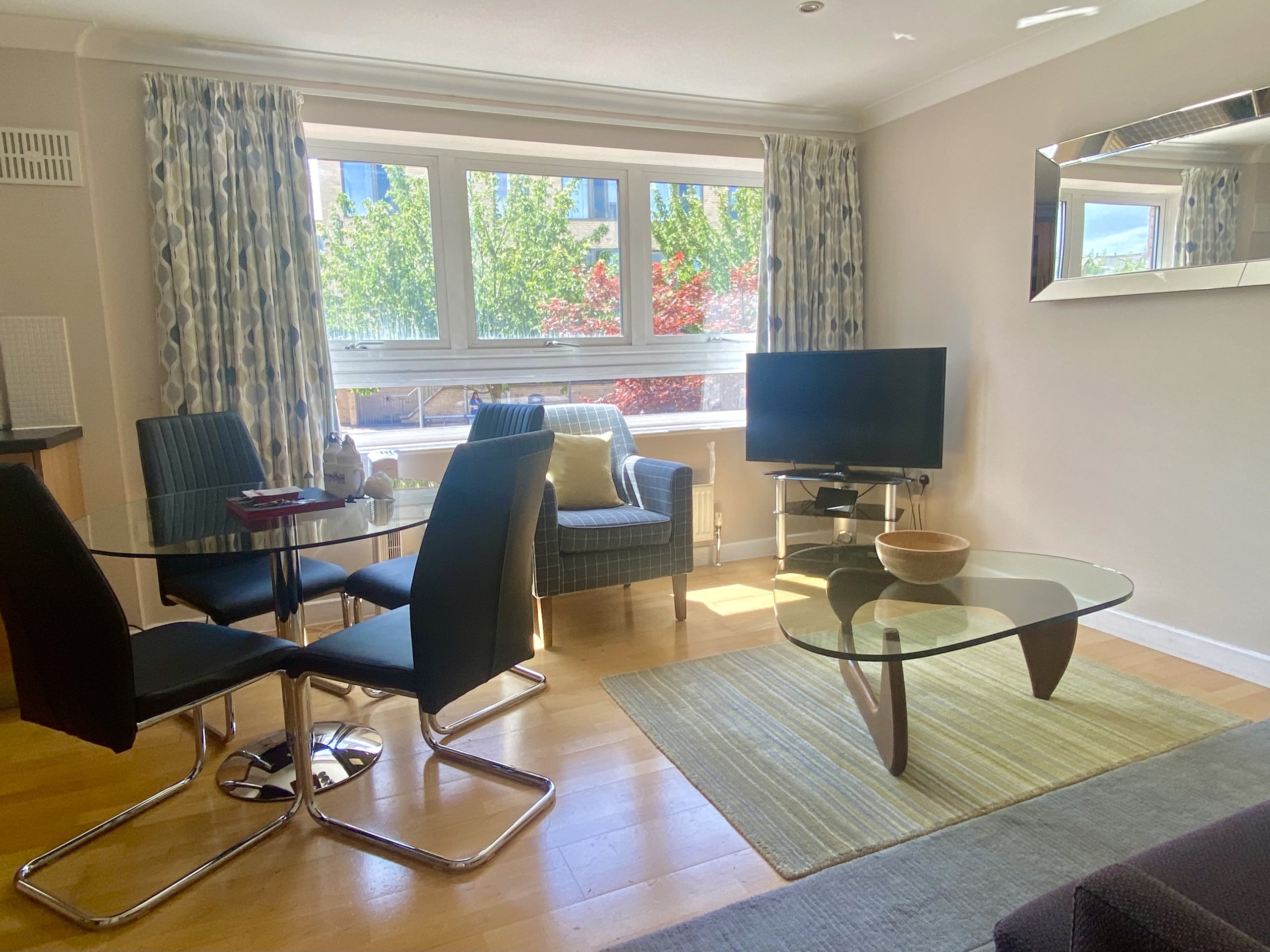 Market Rise - Superior - Living Area