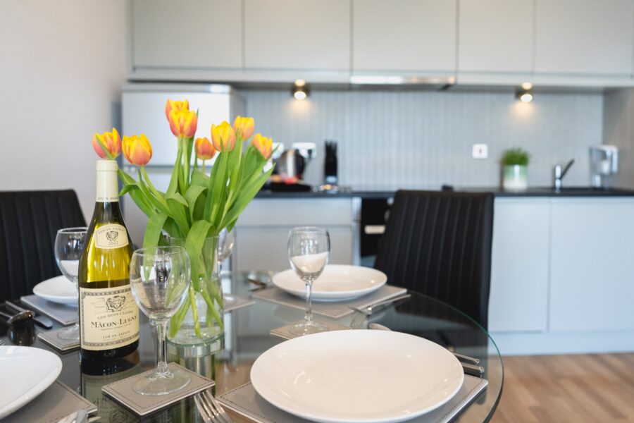 Eden House - Executive - Kitchen & Dining Area